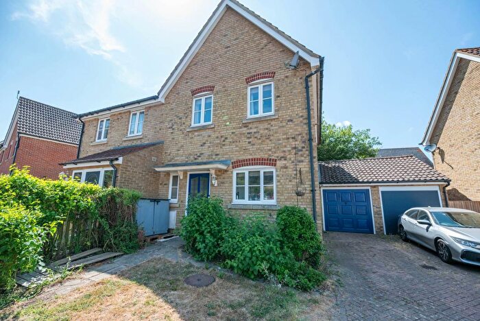 3 Bedroom Semi-Detached House For Sale In Updown Way, Chartham, CT4