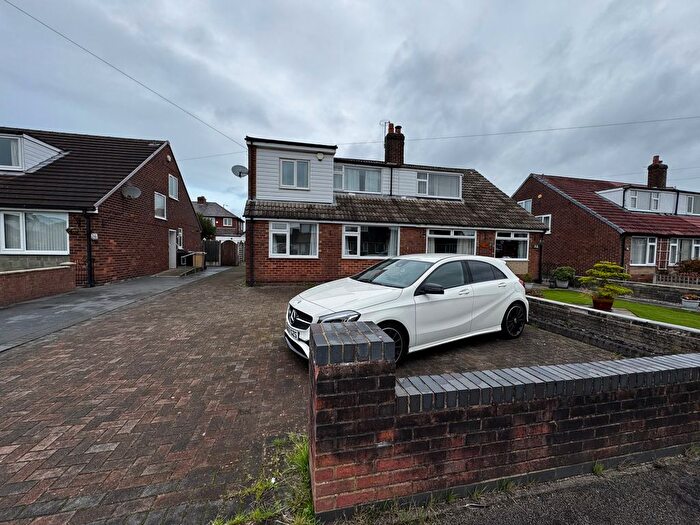 4 Bedroom Semi-Detached Bungalow To Rent In Newbury Road, Little Lever, Bolton, BL3