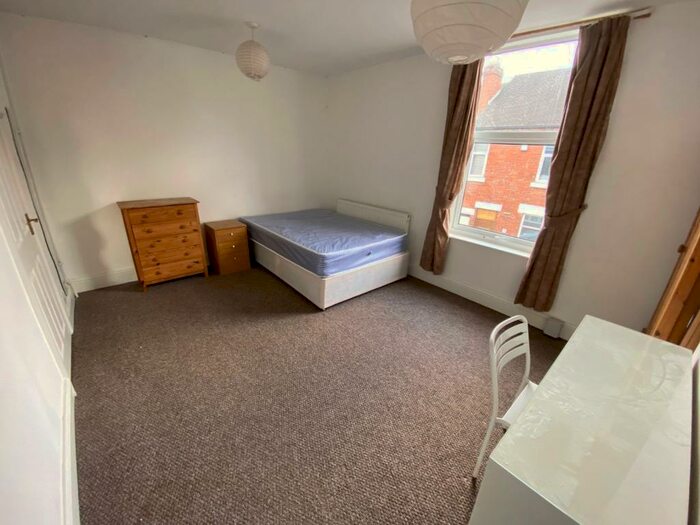 5 Bedroom Terraced House To Rent In Florence Street, Newcastle, Staffordshire, ST5