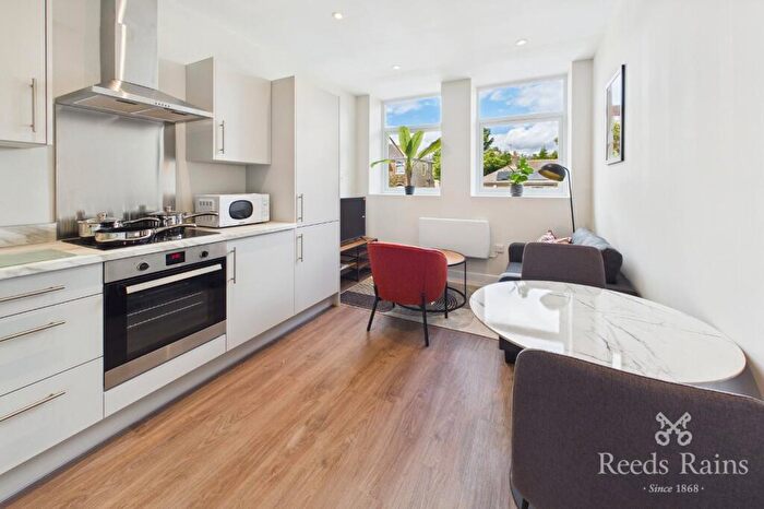 1 Bedroom Apartment To Rent In Spring Hall Lane, Halifax, West Yorkshire, HX1
