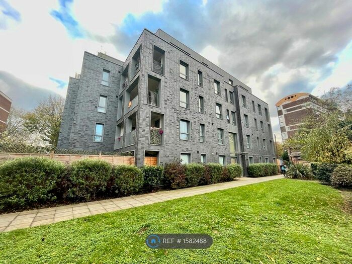 2 Bedroom Flat To Rent In Lyme Grove, London, E9