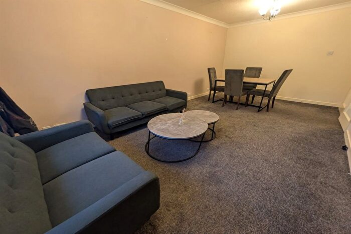 2 Bedroom Maisonette To Rent In Thoresby Court, NG3