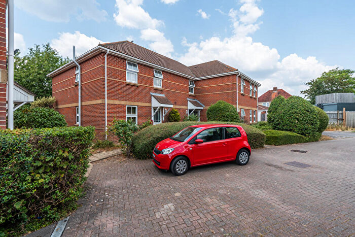 2 Bedroom Flat For Sale In Harrier Mews, Kings Avenue, Hamble, Hampshire, SO31