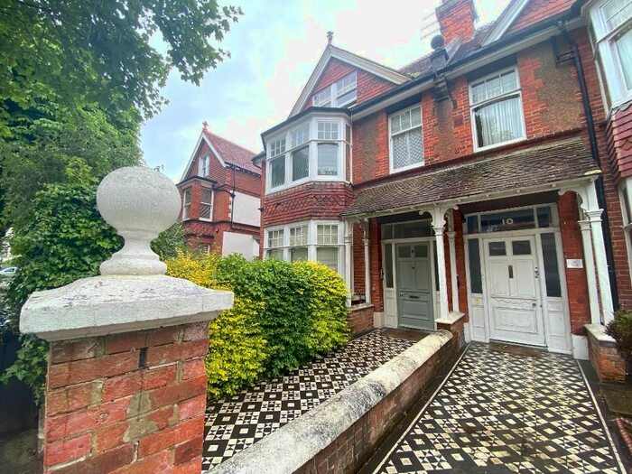 2 Bedroom Flat To Rent In Pembroke Crescent, Hove, East Sussex, BN3