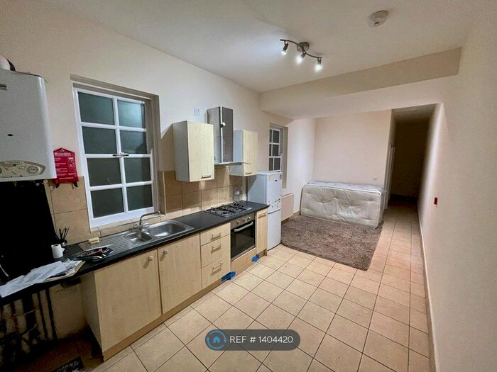 2 Bedroom Flat To Rent In Rainham Road South, Dagenham, RM10