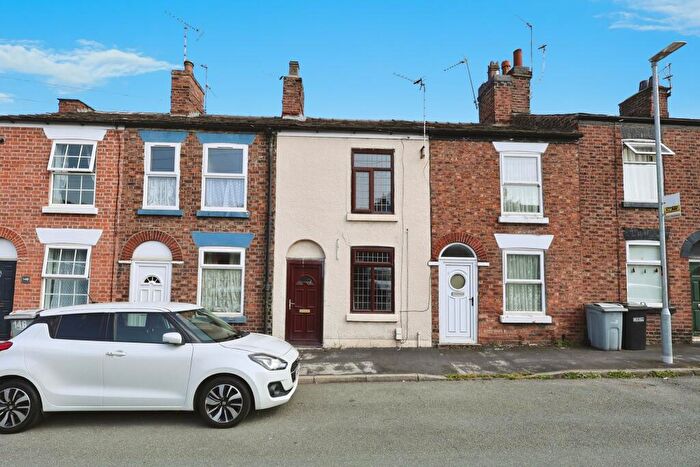 2 Bedroom Terraced House To Rent In High Street, Macclesfield, SK11