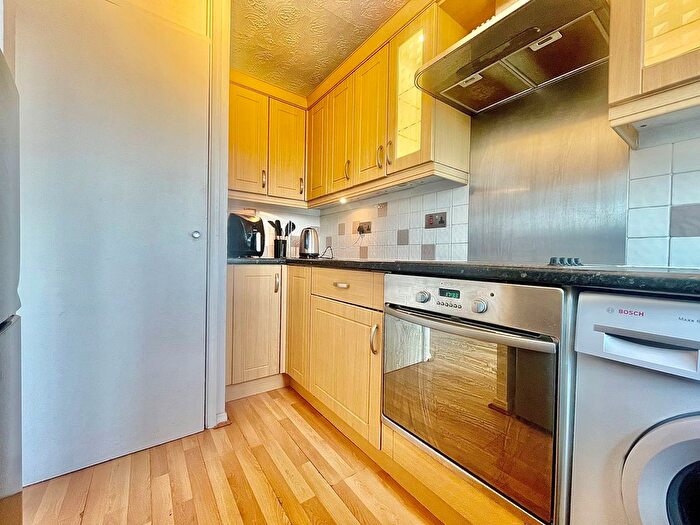 1 Bedroom Flat To Rent In Parrotts Field, Hoddesdon, EN11