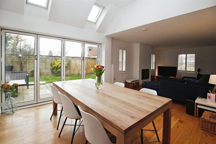 4 Bedroom Detached House To Rent In Winslow Road, Aylesbury, Buckinghamshire, HP22