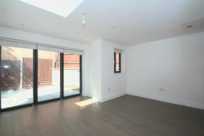 2 Bedroom Detached House To Rent In Tenterden Grove, Hendon, London, NW4