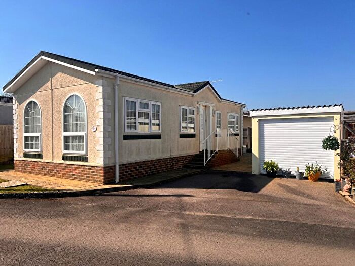 1 Bedroom Park Home For Sale In Cudworth Park, Burnt Oak Lane, RH5