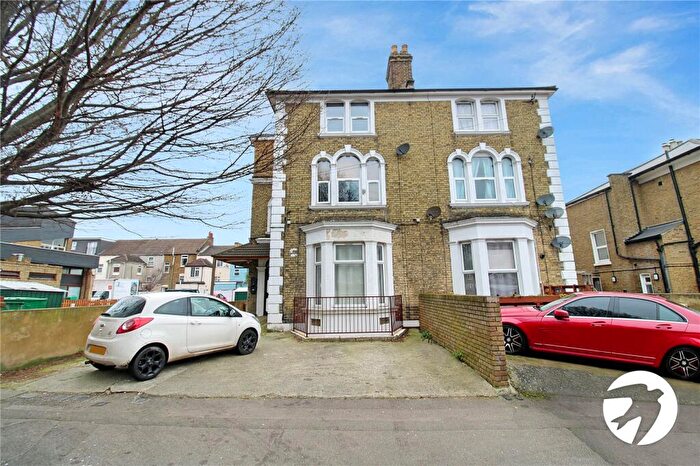 1 Bedroom Flat To Rent In The Grove, Gravesend, Kent, DA12