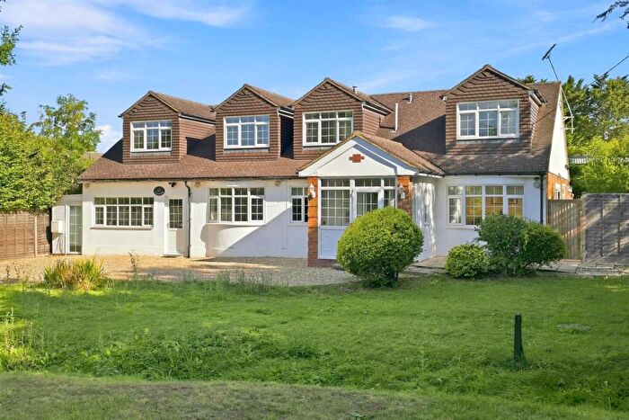 6 Bedroom Detached House For Sale In Bulls Lane, Brookmans Park, AL9