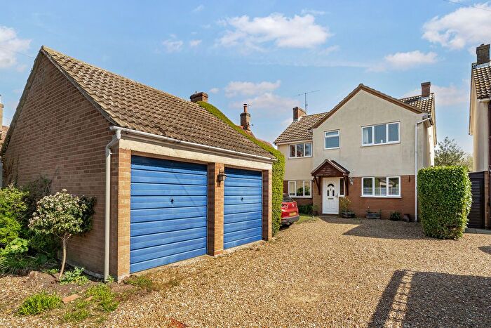 4 Bedroom Detached House For Sale In Willington Road, Cople, MK44