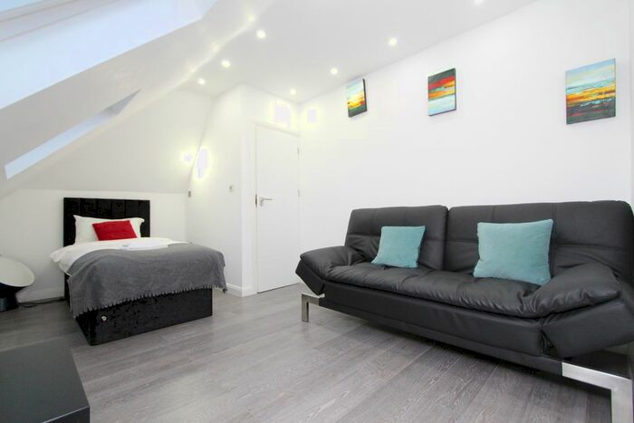Property To Rent In Whitchurch Lane, Edgware, HA8