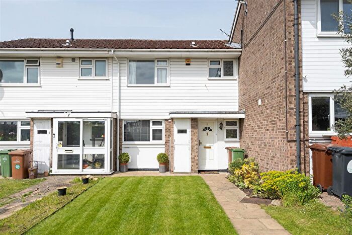 3 Bedroom Property For Sale In Village Close, Highams Park, E4