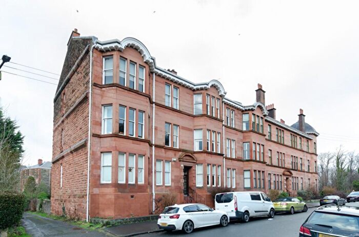 3 Bedroom Flat To Rent In Dolphin Road, Flat -, Pollokshields, Glasgow, G41