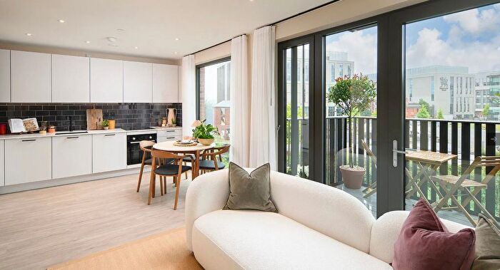 2 Bedroom Flat To Rent In Belmont Wharf, Glasswater Locks, B4