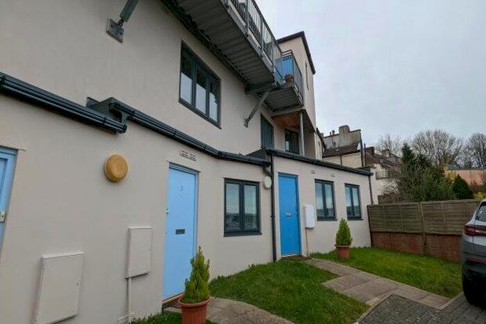 2 Bedroom Maisonette To Rent In Clifton View, Bristol, BS13