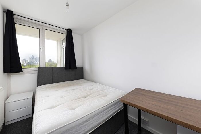 3 Bedroom Flat To Rent In Royal Street, London, SE1