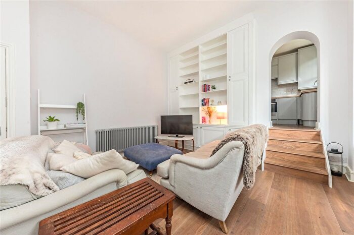 2 Bedroom Flat To Rent In Clapham Common Southside, London, SW4