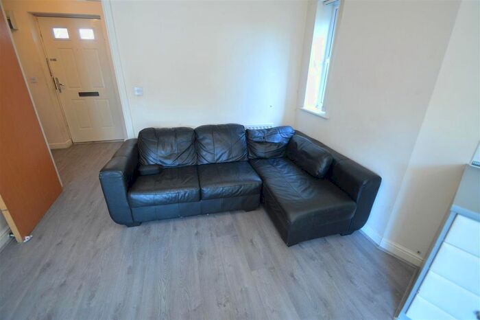 4 Bedroom Town House To Rent In Pickering Street, Hulme, Manchester, M15