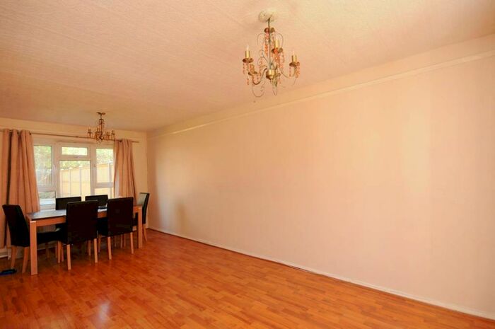 3 Bedroom House To Rent In Fords Park Road, Canning Town, London, E16