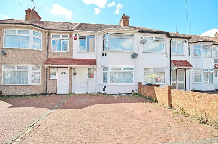 3 Bedroom Terraced House For Sale In Ivanhoe Road, Hounslow, TW4