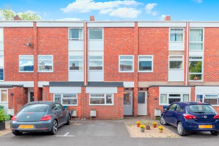 4 Bedroom Town House To Rent In Harefields, Oxford, OX2