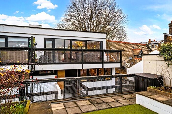 3 Bedroom Flat For Sale In Dunboyne Road, Belsize Park, London, NW3