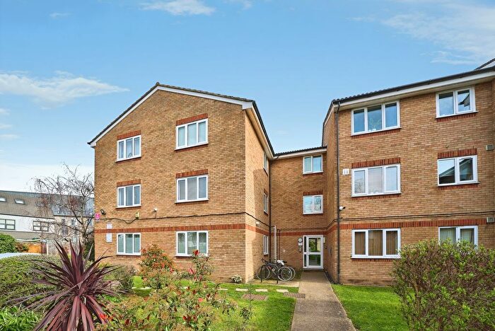 2 Bedroom Flat For Sale In Thant Close, London, E10