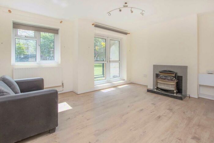 3 Bedroom Flat To Rent In Lambeth Walk, Kennington, SE11