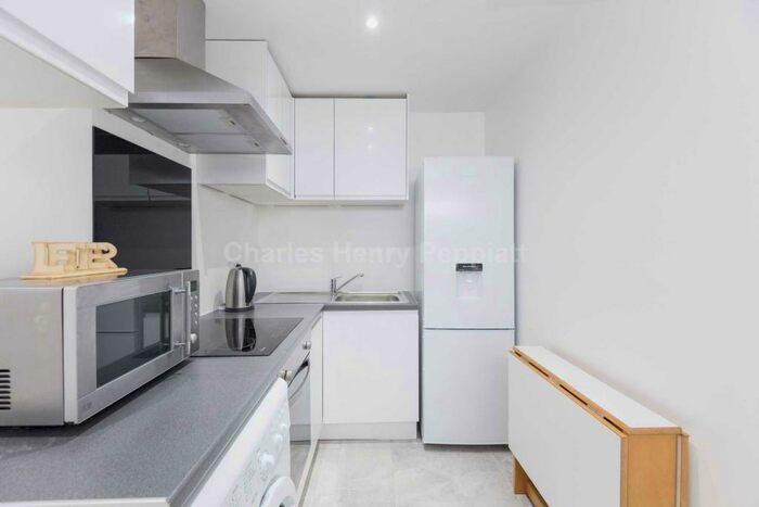 Apartment To Rent In Holders Hill Avenue, Hendon, NW4