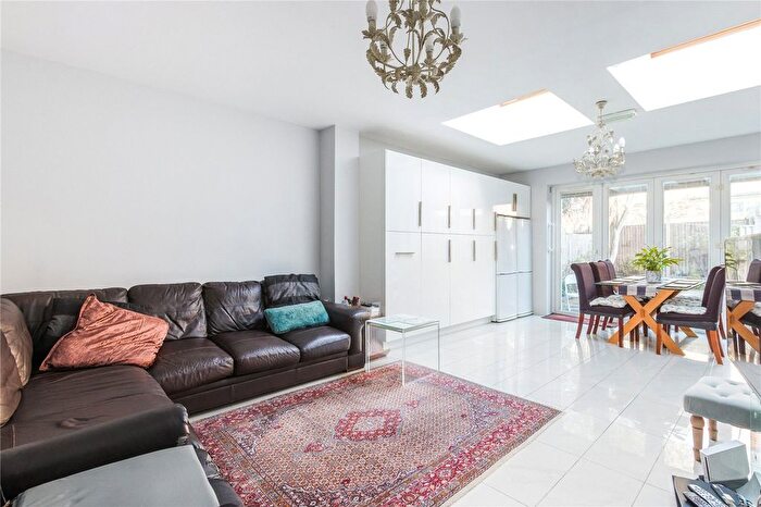 4 Bedroom Terraced House To Rent In Lynwood Road, London, SW17