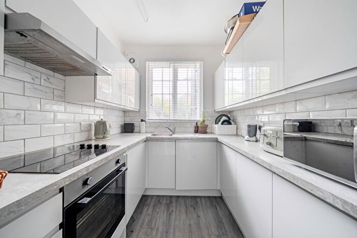 2 Bedroom Flat To Rent In Belmont Grove, London, SE13