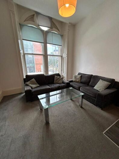 3 Bedroom Flat To Rent In (Flat Fr) Nethergate, West End, Dundee, DD1