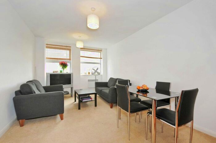 2 Bedroom Flat To Rent In London Road, London, SW16