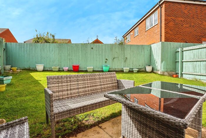 3 Bedroom Semi-detached House For Sale In Woodbrook, Grantham, NG31