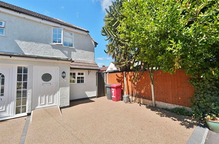 2 Bedroom End Terrace House For Sale In South Green, Slough, SL1