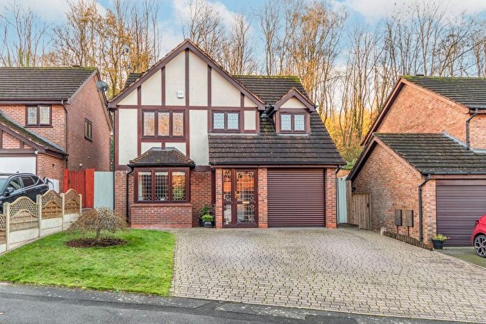 4 Bedroom Detached House For Sale In Claverdon Close, Hunt End, Redditch, B97