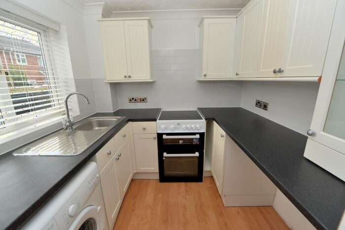 1 Bedroom Flat To Rent In Cowley Close, Southampton, SO16