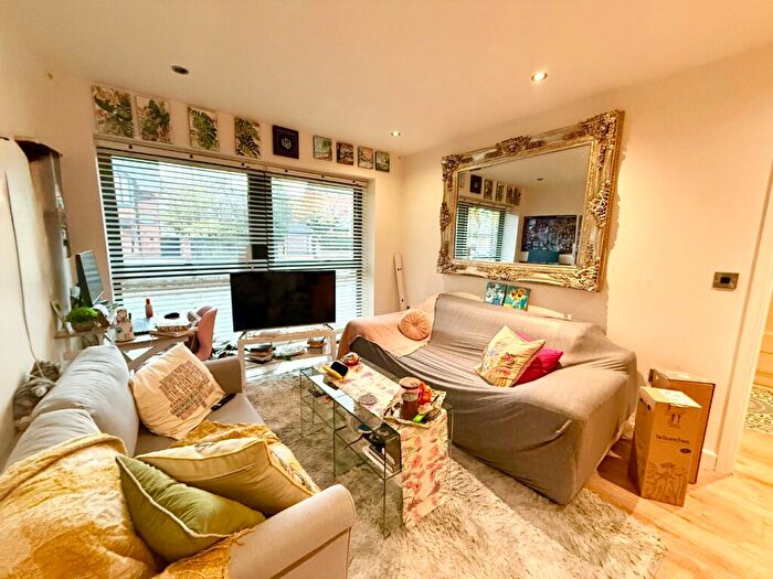 2 Bedroom Apartment To Rent In Bridgford Road, West Bridgford, Nottingham, Nottinghamshire, NG2