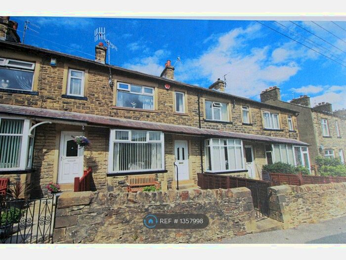 3 Bedroom Terraced House To Rent In Fell Lane, Keighley, BD22