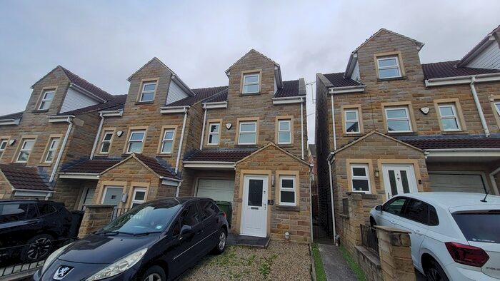 3 Bedroom Detached House To Rent In Clark Spring Court, Morley, Leeds, LS27