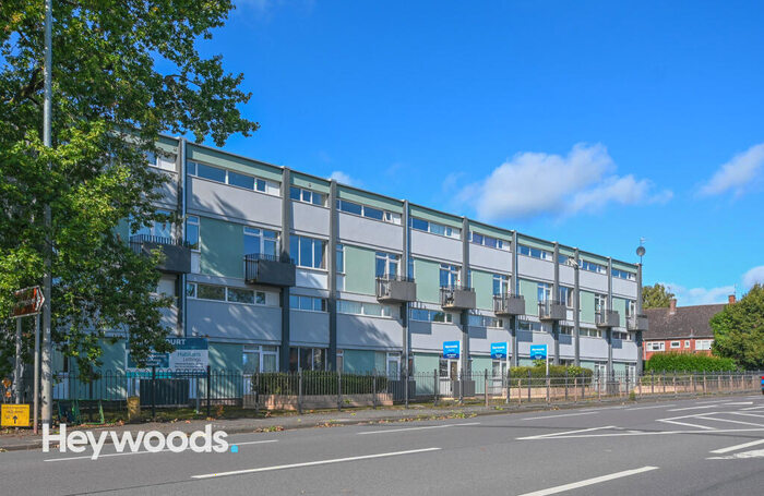 3 Bedroom Flat To Rent In Bridge Court, Stone Road, Stoke-on-Trent, Staffordshire, ST4
