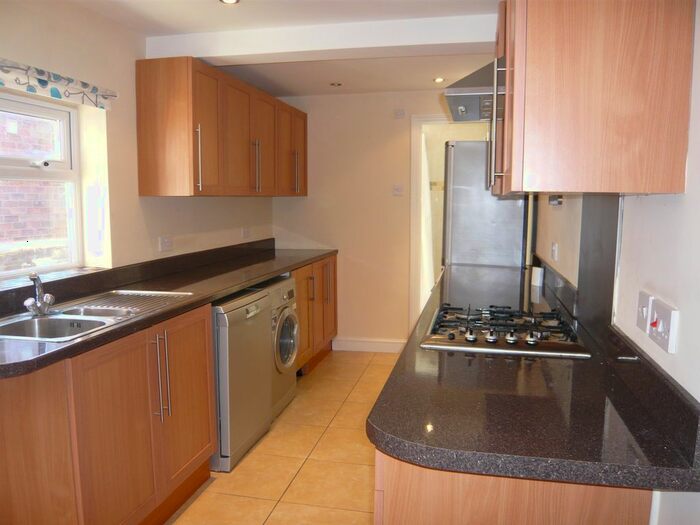 2 Bedroom Terraced House To Rent In Kings Road, Caversham, RG4