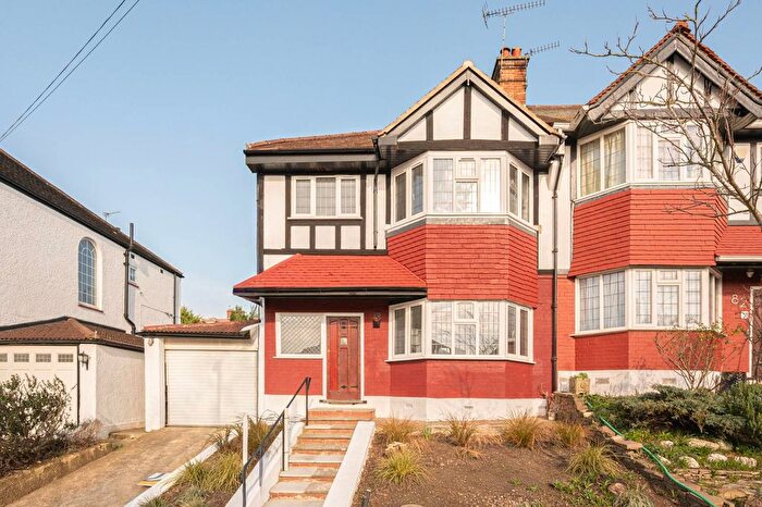 4 Bedroom Semi-detached House To Rent In Baldry Gardens, Streatham, London, SW16