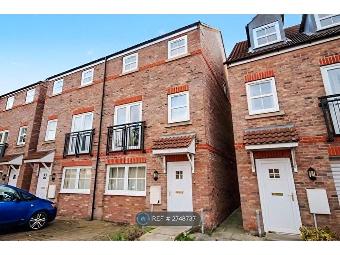 5 Bedroom Semi-Detached House To Rent In Hornby Court, York, YO31