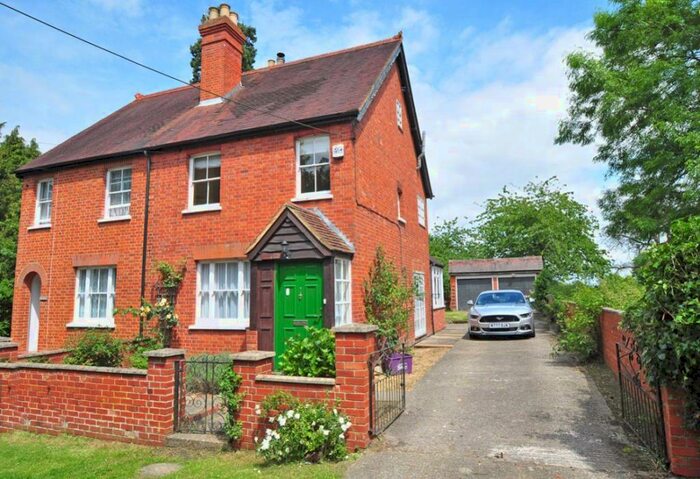 3 Bedroom Semi-Detached House To Rent In Knowl Hill, Reading, RG10