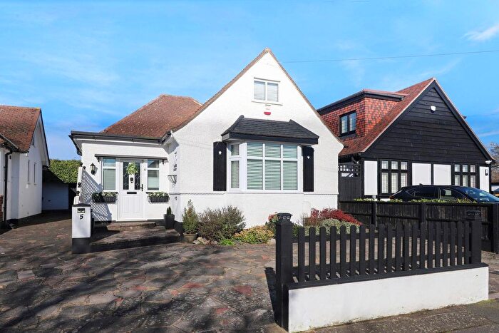 3 Bedroom Detached Bungalow For Sale In Park Avenue, Ruislip, HA4