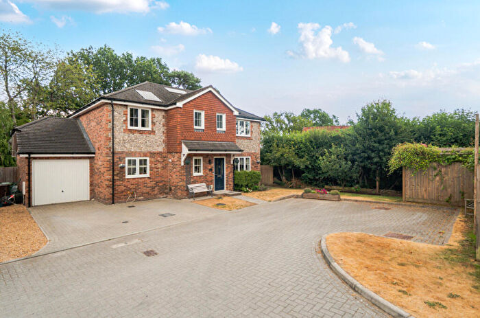 4 Bedroom Detached House For Sale In Cotswold Close, Four Marks, Alton, Hampshire, GU34